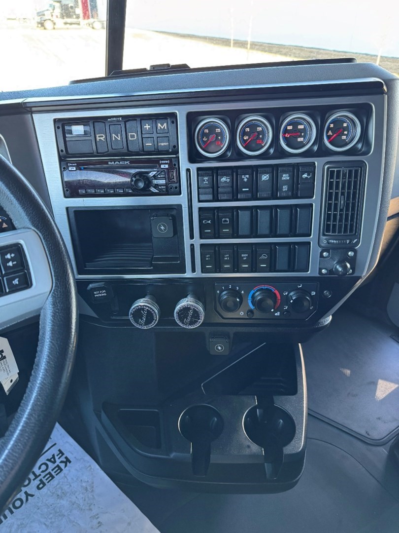 2020 MACK AN64T - USED TRUCKS SLEEPER - image 16
